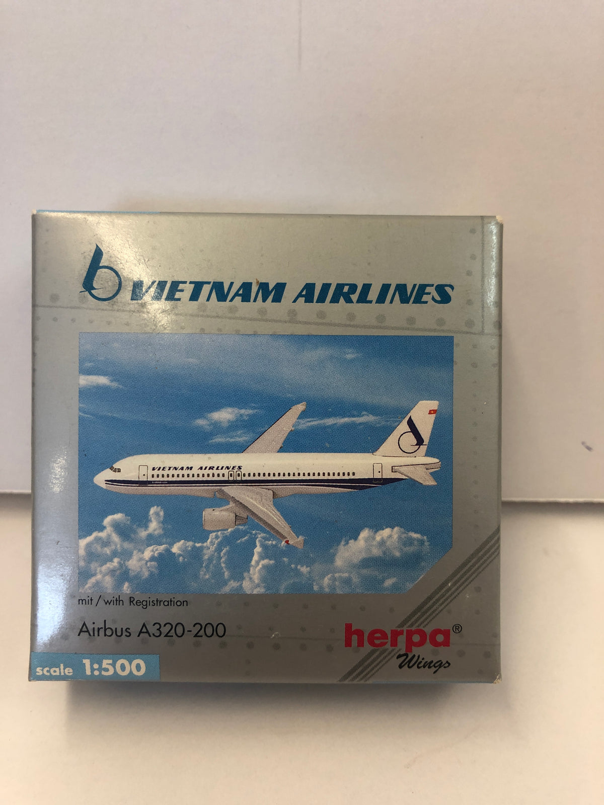 1:500 VIETNAM AIRLINES AIRBUS A320-200