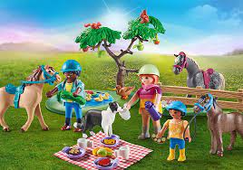 COUNTRY: PICNIC ADVENTURE WITH HORSES