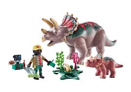 DINOS: TRICERATOPS FAMILY