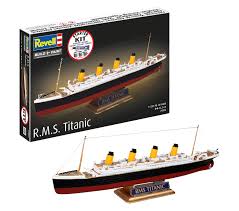 1:1200 R.M.S. TITANIC W/PAINT, GLUE & A BRUSH