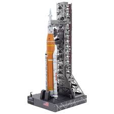 1:522 ARTEMIS MOON ROCKET