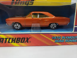 1:43 SUPER KINGS 1970 PLYMOUTH ROAD RUNNER - Orange