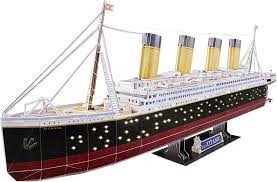 RMS TITANIC W/LED (266 PC)