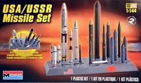 1:144 USA/USSR MISSLE SET