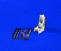 1:32 ACES II EJECTION SEAT F16-F15 (CONTAINS 2 SEATS) (OPEN BOX)